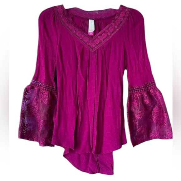 No Boundaries size S(3-5)
bell lace sleeves
lace collar
high low hem - Picture 4 of 5